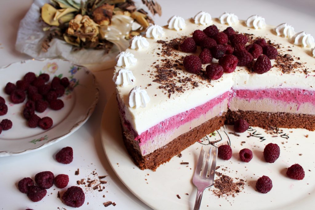torta sa šumskim voćem