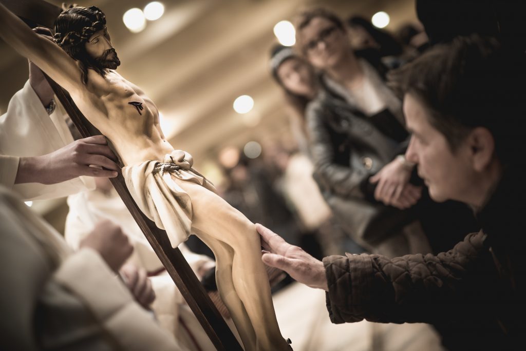 Isus na križu, pokloniti se, ozdravi me