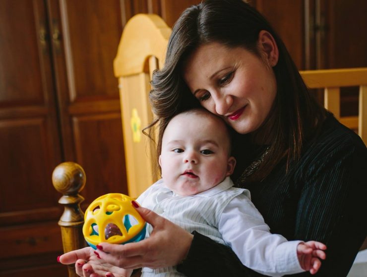 držala sam te u naručju i grlila, mama i beba, maženje