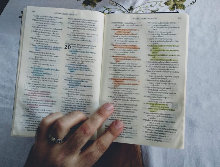 Pročitati Sveto pismo, čitati Bibliju
