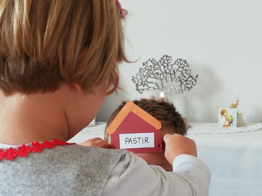 Tko si ti u jaslama, Advent, Vjera u obitelji, Kućna Crkva